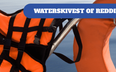 Waterskivest of reddingsvest? Wat hoort er écht aan boord?